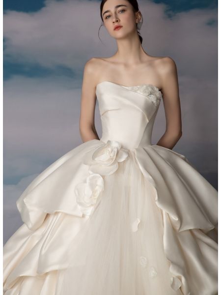 Silk And Lace Combination, Ruffles And Floral Embellishments, Multi-Layered Fluffy Bridal Wedding Dresses 