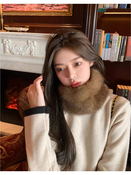 Elegant Sable Fur, Woven into a Versatile Elastic Scarf-Hat Combination, with a Fur Hairband, Providing Warmth as a Neck Gaiter and Scarf