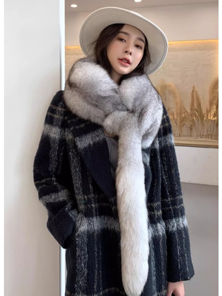 Fur Stole Scarf, Featuring an Entire Fox, Double-sided and Thickened Fox Fur Muffler