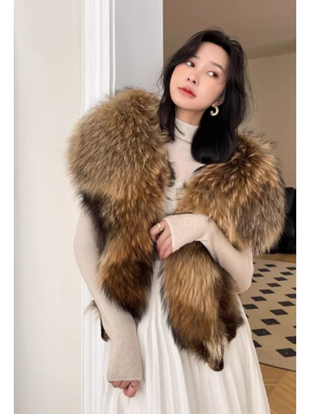 Whole-Skin Raccoon Fur Shawl, Authentic Fur,Leather Scarf，Luxurious Fur Cape,Ideal for Brides